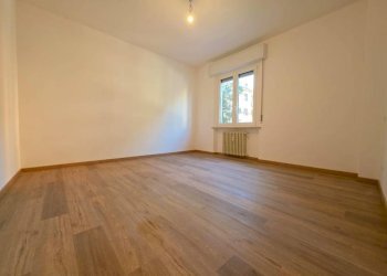 Camera da letto - Three-room apartment via Giovanni Pierluigi da Palestrina, Parma (neighborhood Cittadella) - photo 9