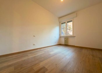 Camera da letto - Three-room apartment via Giovanni Pierluigi da Palestrina, Parma (neighborhood Cittadella) - photo 12