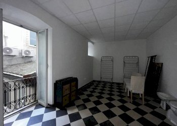 Interno non residenziale - Monolocale vico Denegri, 4, Genova (zona Centro Storico) - foto 3