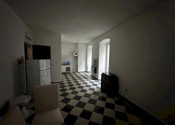 Interno non residenziale - Monolocale vico Denegri, 4, Genova (zona Centro Storico) - foto 9