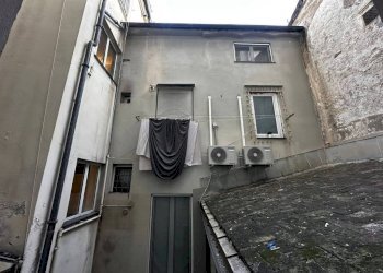 Facciata - Monolocale vico Denegri, 4, Genova (zona Centro Storico) - foto 22