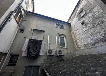 Facciata - Monolocale vico Denegri, 4, Genova (zona Centro Storico) - foto 23