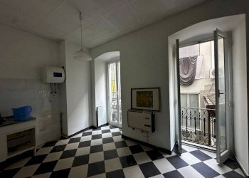 Cucina - Monolocale vico Denegri, 4, Genova (zona Centro Storico) - foto 2