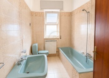 Bagno 2 edit - Appartamento Via Calvario 20, San Pietro Clarenza - foto 11