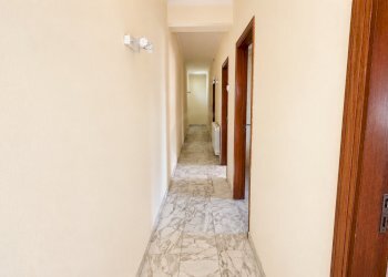 Corridoio edit - Appartamento Via Calvario 20, San Pietro Clarenza - foto 12