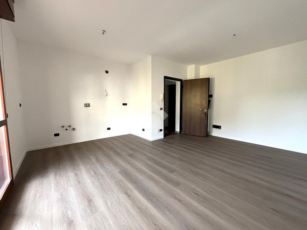 Three-room apartment Via Settembrini, Reggio nell'Emilia - photo 2