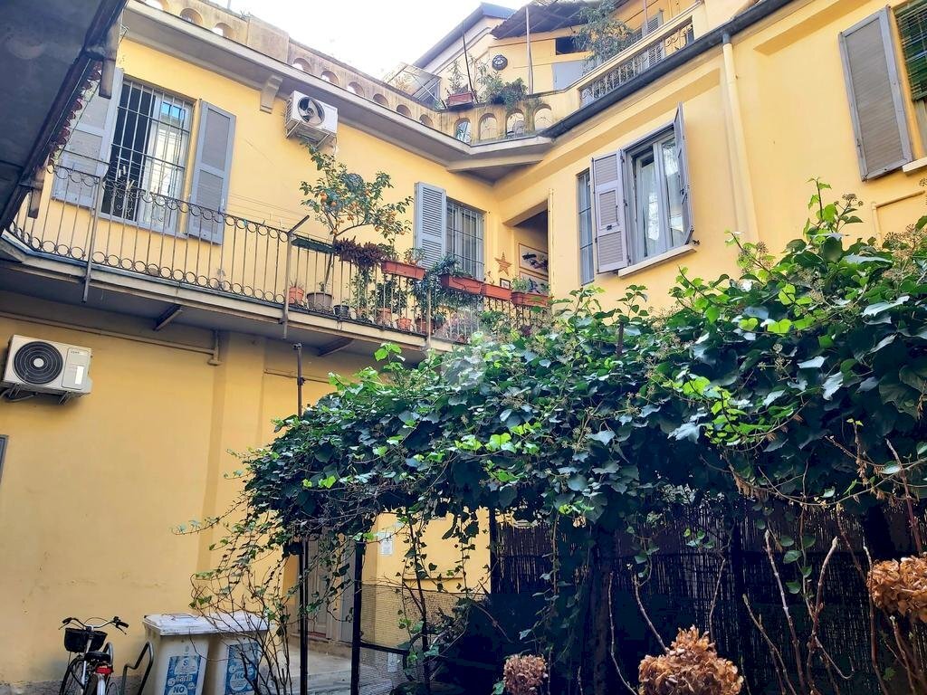 Two-room apartment Via Coluccio Salutati, Milano (neighborhood Washington) - photo 1