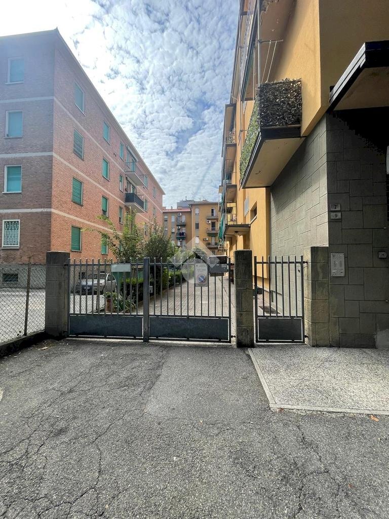 Garage - Parking Via Luca della Robbia, Bologna - photo 1