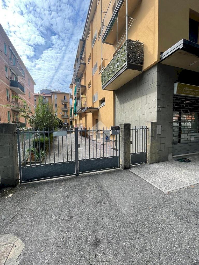 Garage - Parking Via Luca della Robbia, Bologna - photo 2