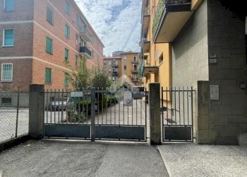 Garage - Parking Via Luca della Robbia, Bologna - photo 1