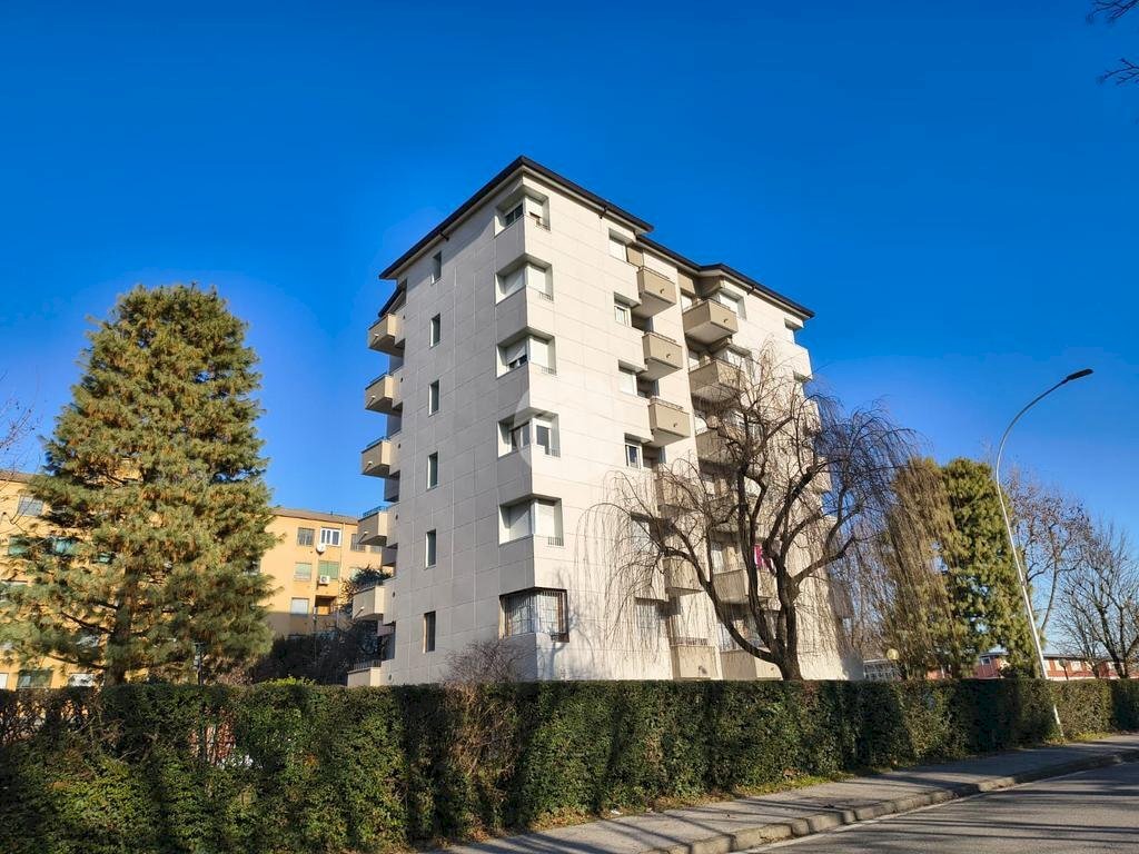 Four-room apartment Viale Europa, Bussero - photo 1