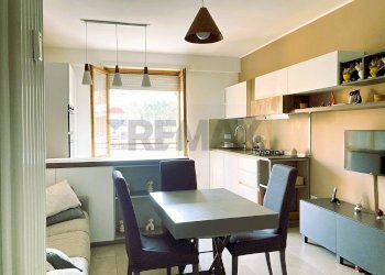 Sala da pranzo - Trilocale VIA LIONE
 
8, Roma - foto 3