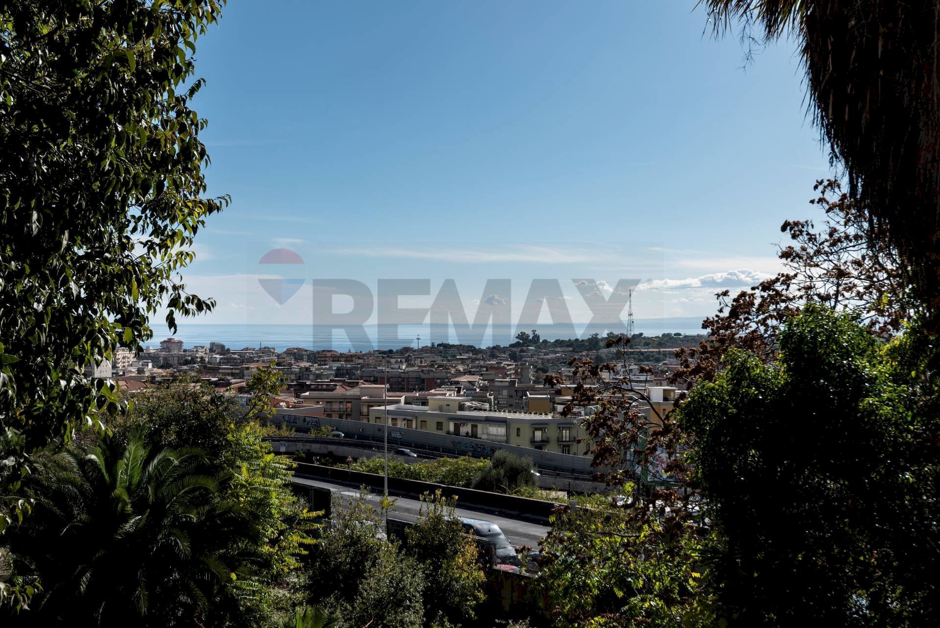 Edificio all\'aperto - Villa Via Etnea
 
68, Gravina di Catania - foto 2