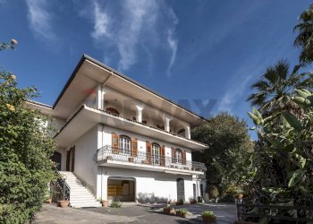 Casa all\'aperto - Villa Via Etnea
 
68, Gravina di Catania - foto 1