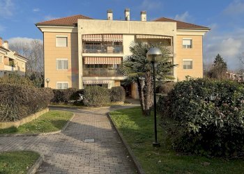 Edificio all\'aperto - Trilocale Arese - foto 1