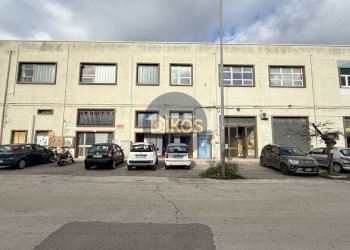 Foto 2 - Commercial Premises via caduti di Russia
 
32-34, Castellana Grotte - photo 2