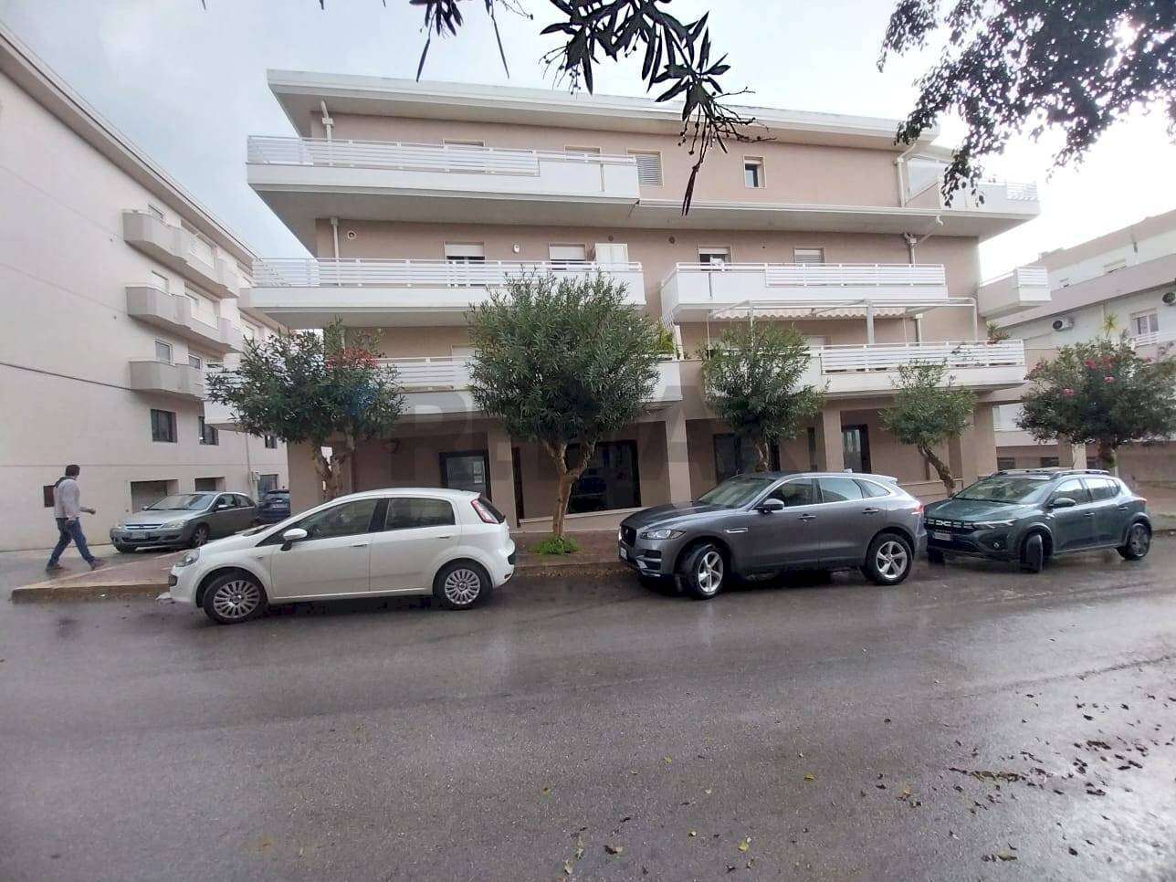 Edificio all\'aperto - Locale Commerciale via Mazzini
 
116, Pozzallo - foto 1