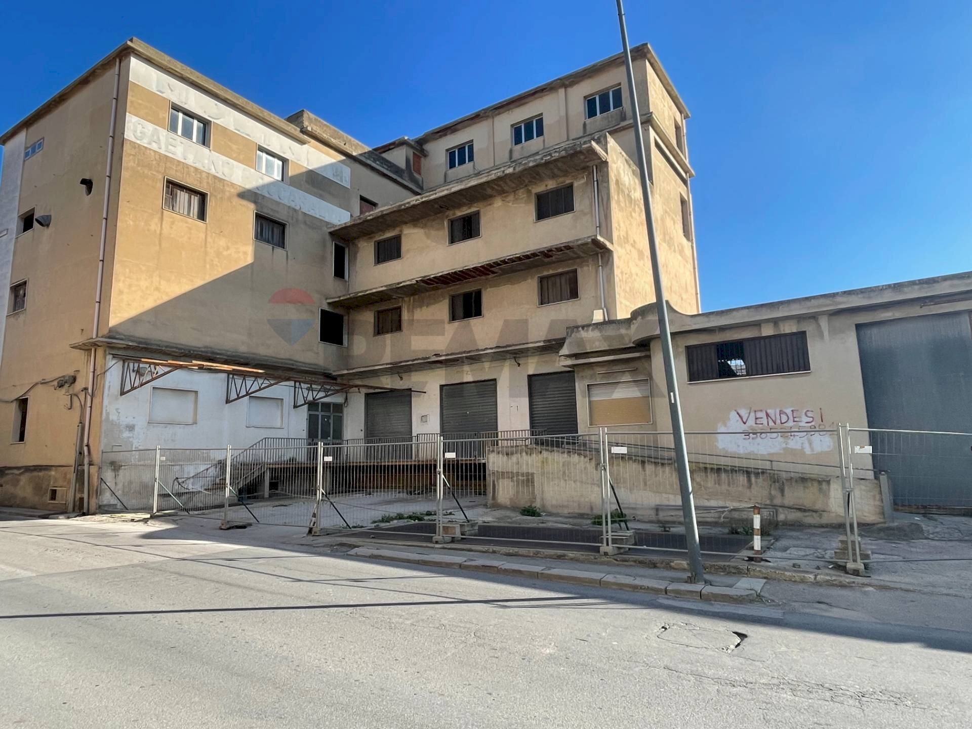 Edificio all\'aperto - Commercial Premises via canicarao
 
23, Comiso - photo 2