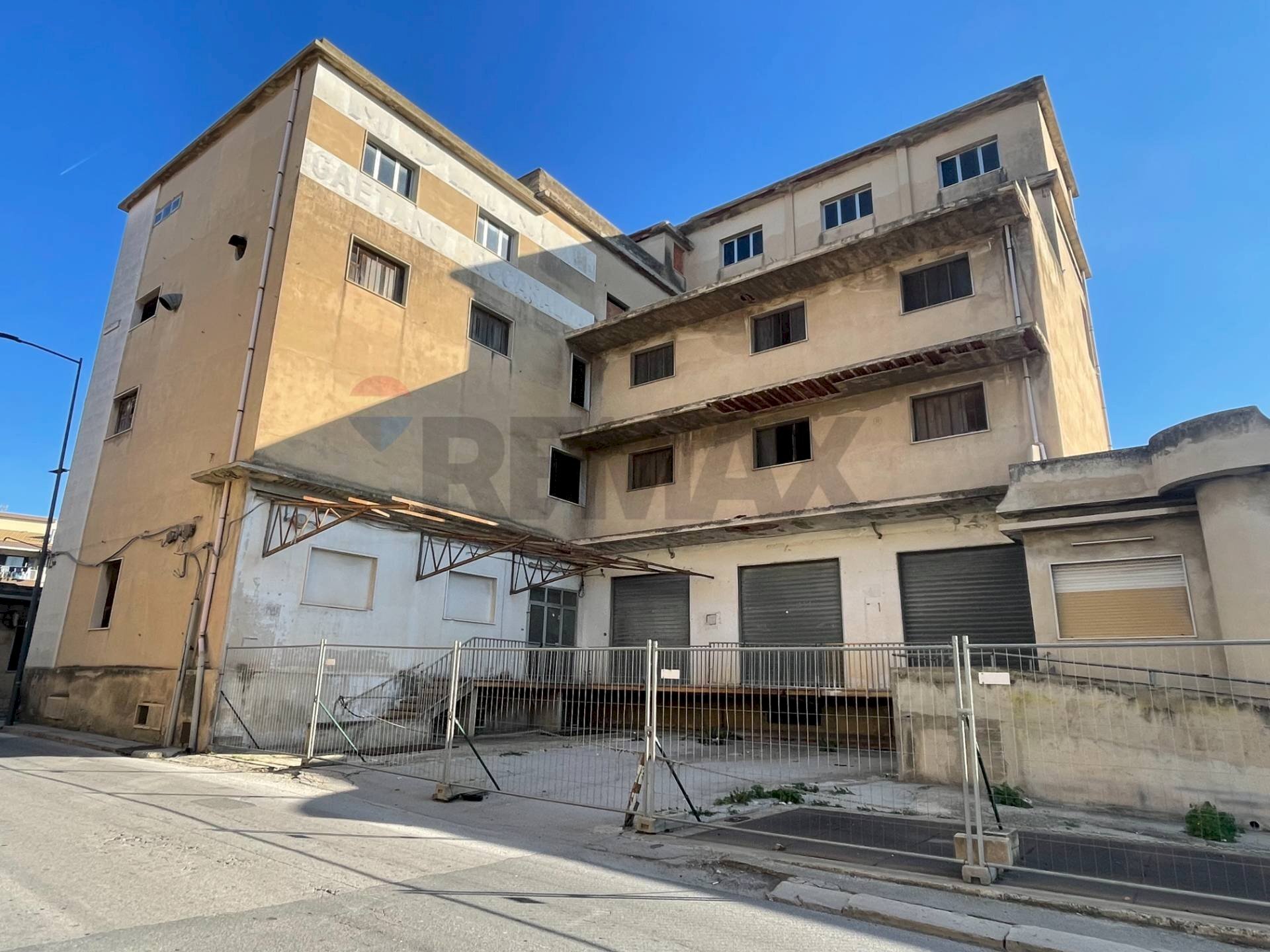 Edificio all\'aperto - Commercial Premises via canicarao
 
23, Comiso - photo 3