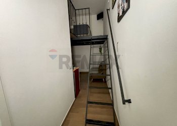 Scale - One-room apartment Vicolo Madonna della Volta
 
3, Palermo - photo 4