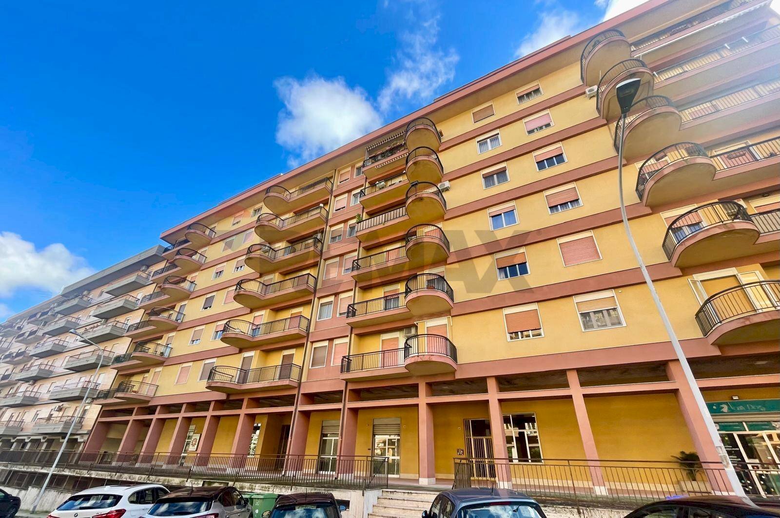 Edificio all\'aperto - Commercial Premises Caltanissetta - photo 1