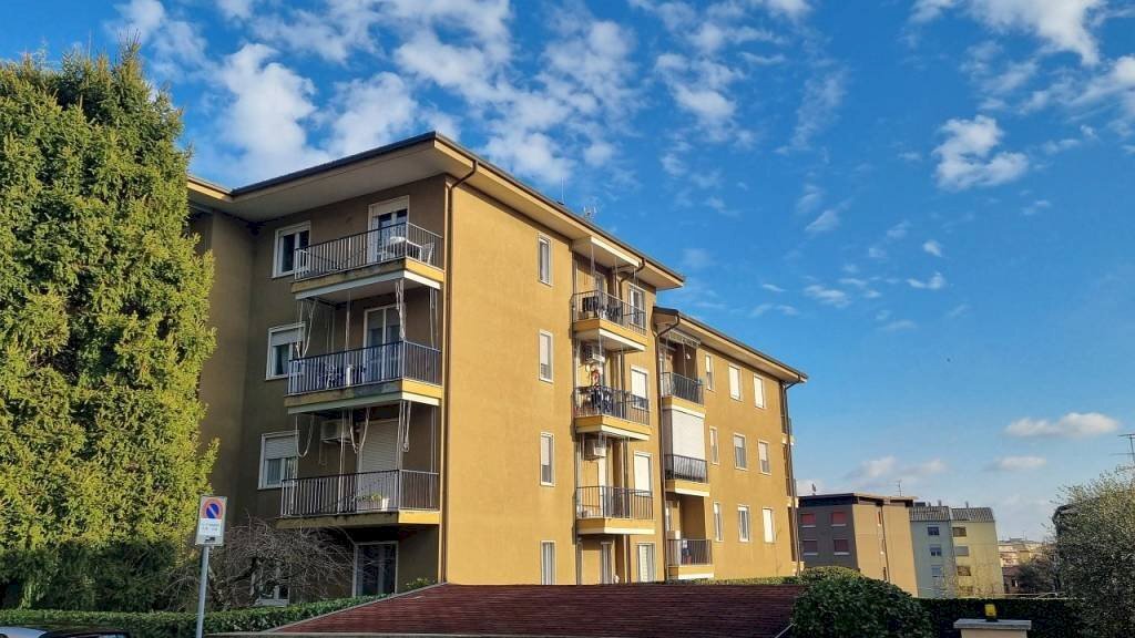 Facciata - Trilocale via Piave, 51a, Arona - foto 1