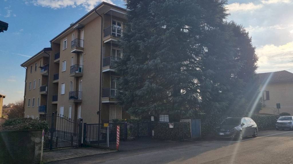 Facciata - Trilocale via Piave, 51a, Arona - foto 2