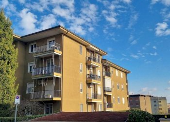 Facciata - Trilocale via Piave, 51a, Arona - foto 1