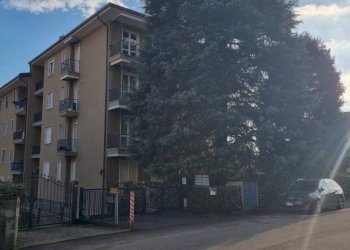 Facciata - Trilocale via Piave, 51a, Arona - foto 2