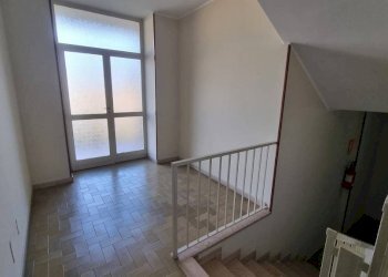 Interno palazzo - Trilocale via Piave, 51a, Arona - foto 6