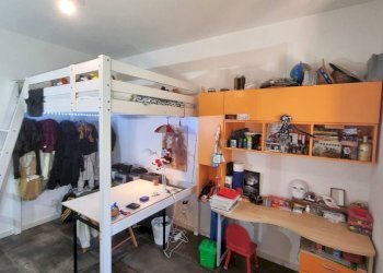 Camera da letto - Trilocale via Piave, 51a, Arona - foto 25