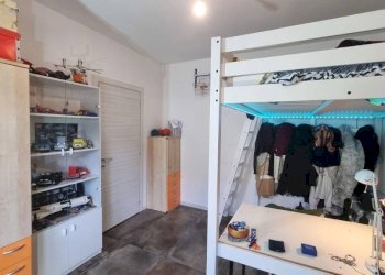 Camera da letto - Trilocale via Piave, 51a, Arona - foto 28