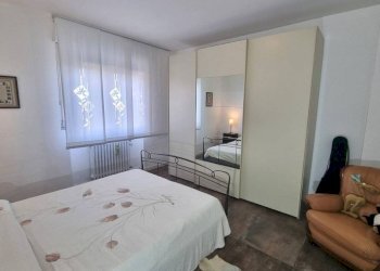 Camera da letto - Trilocale via Piave, 51a, Arona - foto 42