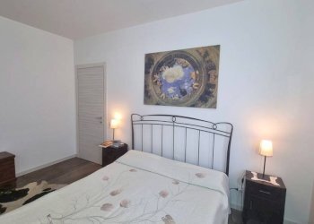 Camera da letto - Trilocale via Piave, 51a, Arona - foto 46