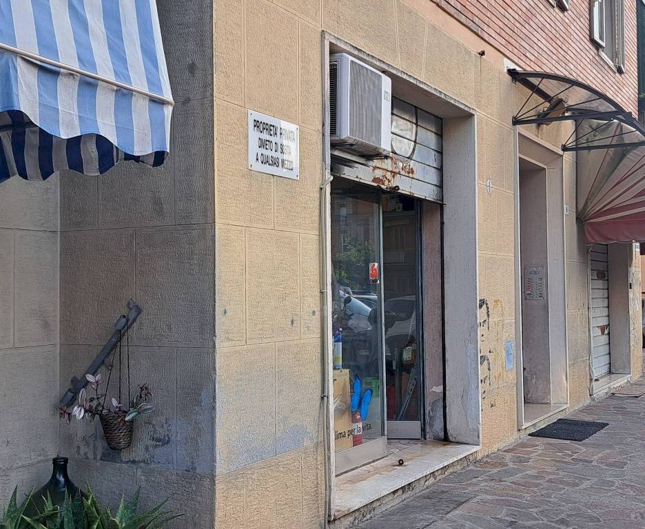 Facciata - Negozio via Gaspare Nadi, Bologna (zona Mazzini) - foto 1