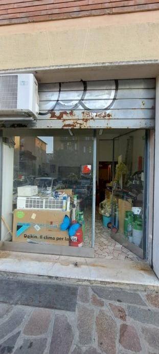 Facciata - Negozio via Gaspare Nadi, Bologna (zona Mazzini) - foto 2