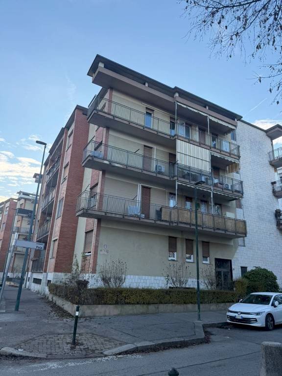 Three-room apartment Torino (neighborhood Mirafiori Sud) - photo 1