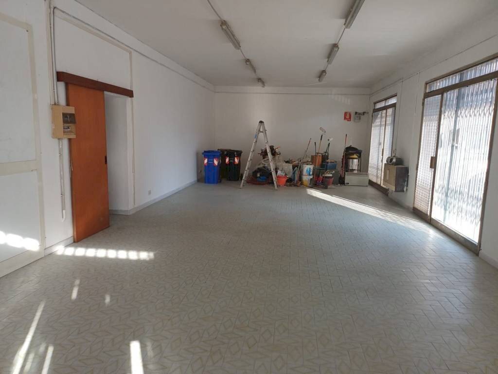 Magazzino - Negozio via Pezzana, Carpi - foto 2