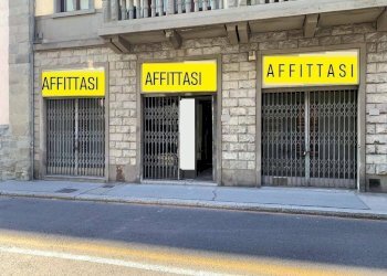 Facciata - Shop via Pezzana, Carpi - photo 1