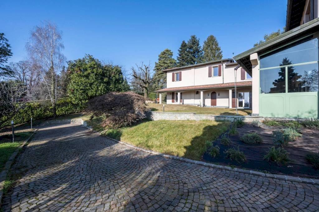 Cortile interno - Villa via Elvezia, 25, Cantello - foto 2