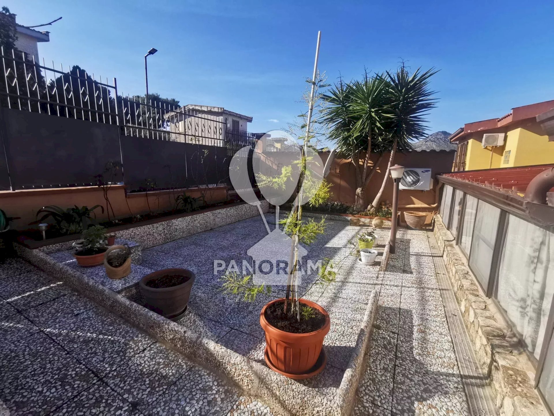 Villa Via Vittorio Alfieri, Torretta - photo 1