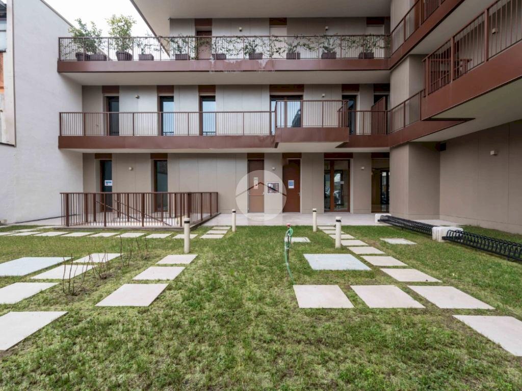 Quadrilocale Via delle Tuberose, Milano (zona Bande Nere) - foto 1