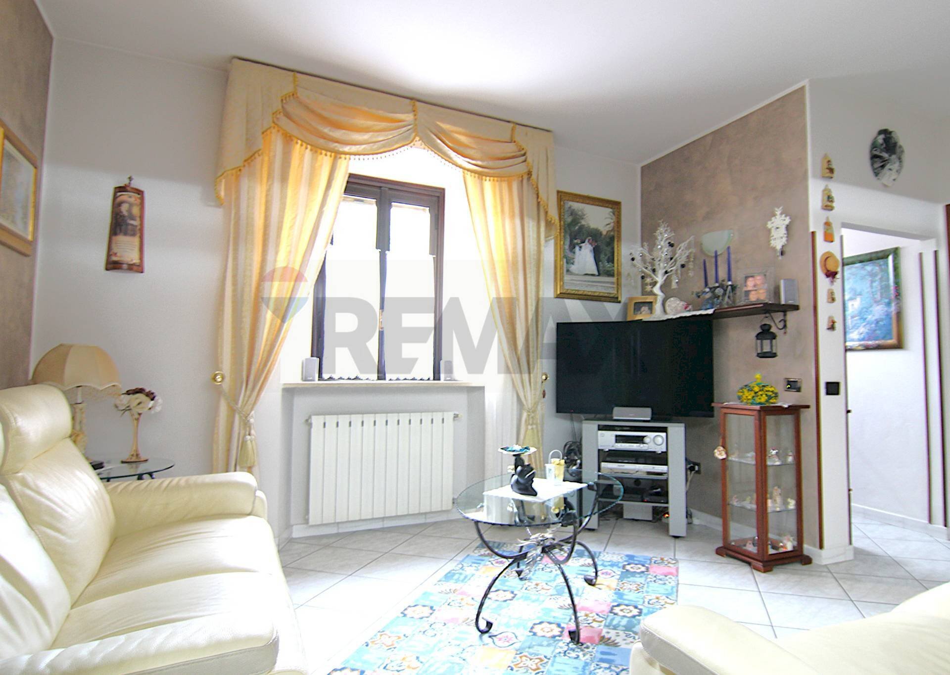 Soggiorno - Appartamento VIA XXIV MAGGIO
 
11, Besano - foto 2