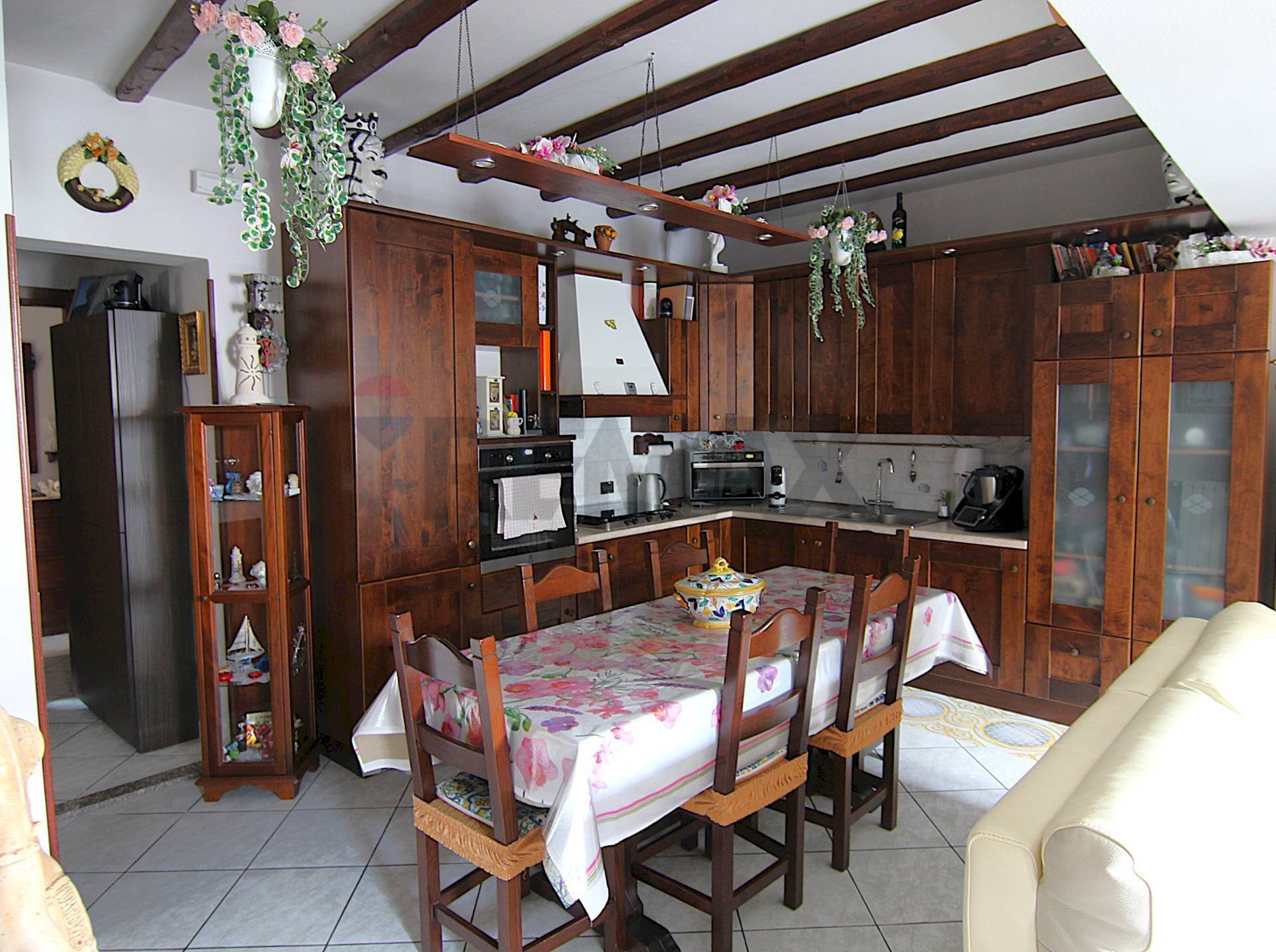 Sala da pranzo - Appartamento VIA XXIV MAGGIO
 
11, Besano - foto 1