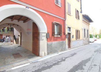 Edificio all\'aperto - Appartamento VIA XXIV MAGGIO
 
11, Besano - foto 1