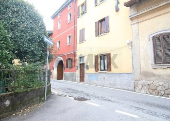 Edificio all\'aperto - Appartamento VIA XXIV MAGGIO
 
11, Besano - foto 2