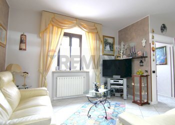 Soggiorno - Appartamento VIA XXIV MAGGIO
 
11, Besano - foto 5