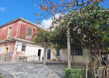 Casa all\'aperto - Casa semi indipendente Via Castagne
 
snc, Piedimonte Etneo - foto 1