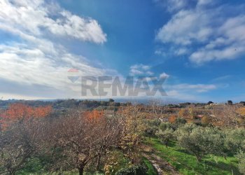 Vista delle montagne - Casa semi indipendente Via Castagne
 
snc, Piedimonte Etneo - foto 2