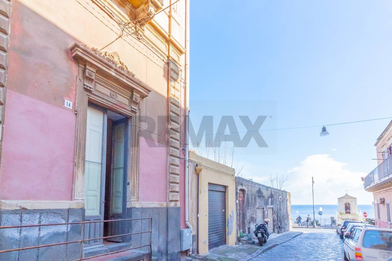 Edificio all\'aperto - Casa indipendente Via Vittorio Veneto
 
14, Aci Castello - foto 3